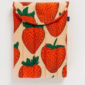 BAGGU Strawberry Print Puffy Laptop Sleeve 13"/14"
